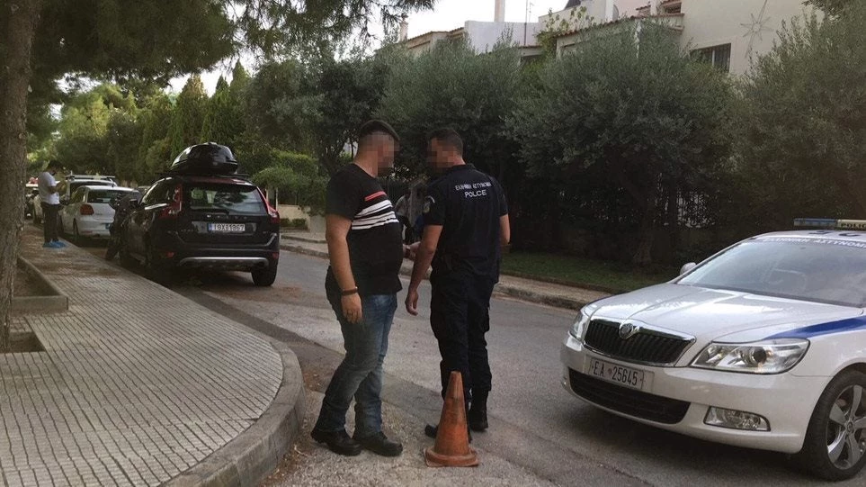 Τραγικό δυστύχημα ο θάνατος της 42χρονης στη Βούλα – Επεσε και χτύπησε θανάσιμα το κεφάλι της